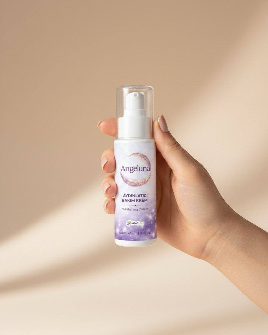 ALELGEN Angeluna beyazlatıcı ve aydınlatıcı bakım kremi, 60 ml pompalı şişede, el ile tutulurken